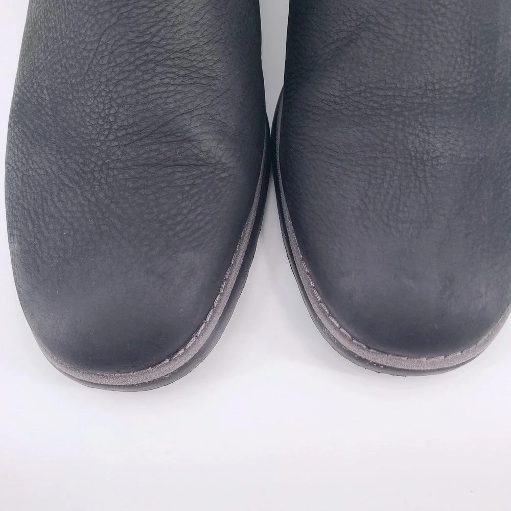 UGG sleek urban